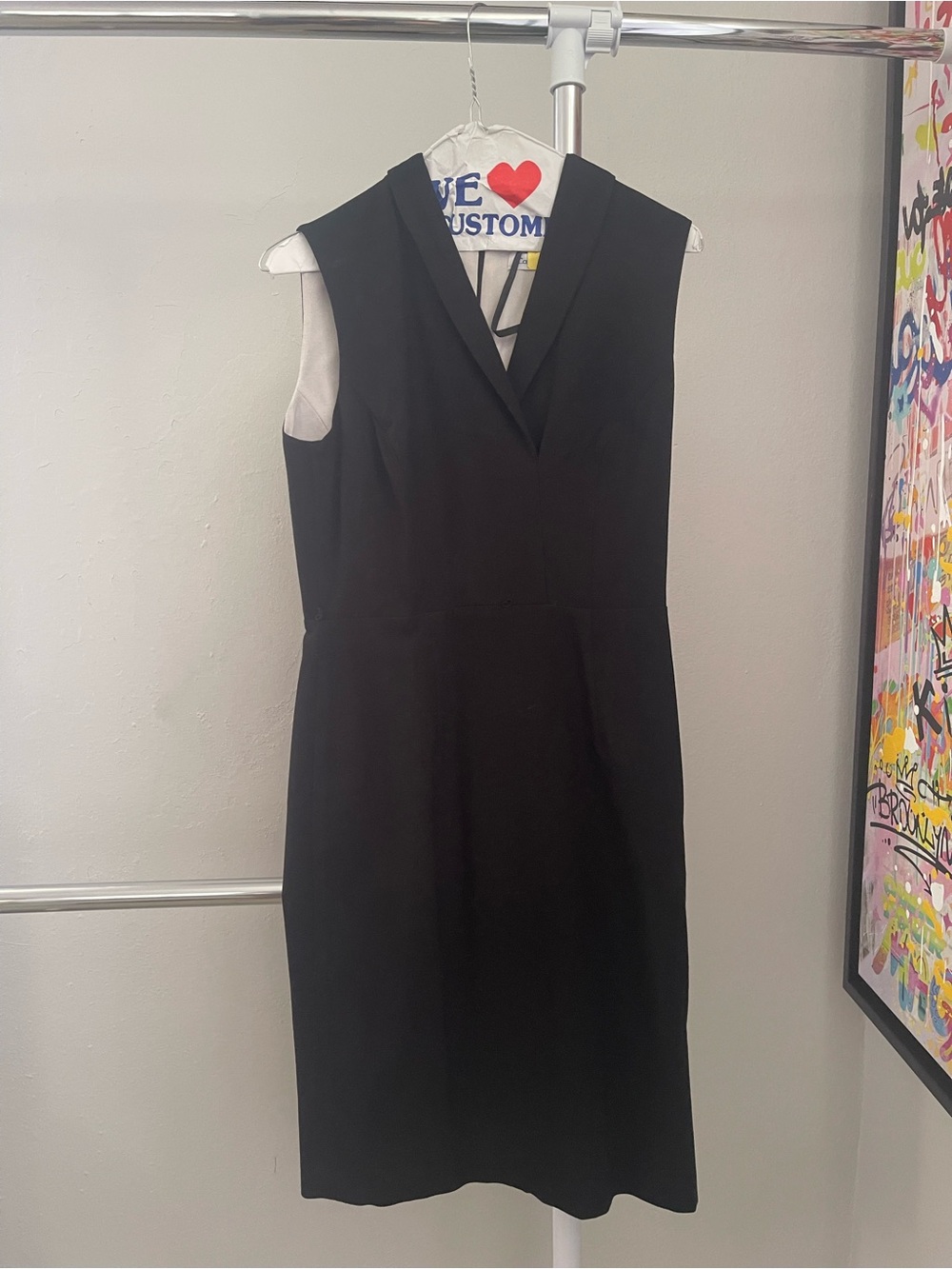 Calvin Klein Sleek Sleeveless Black V-Neck Sheath Dress